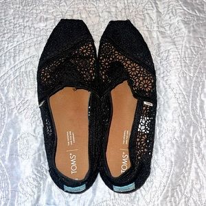 Toms black lace classic style, size 10